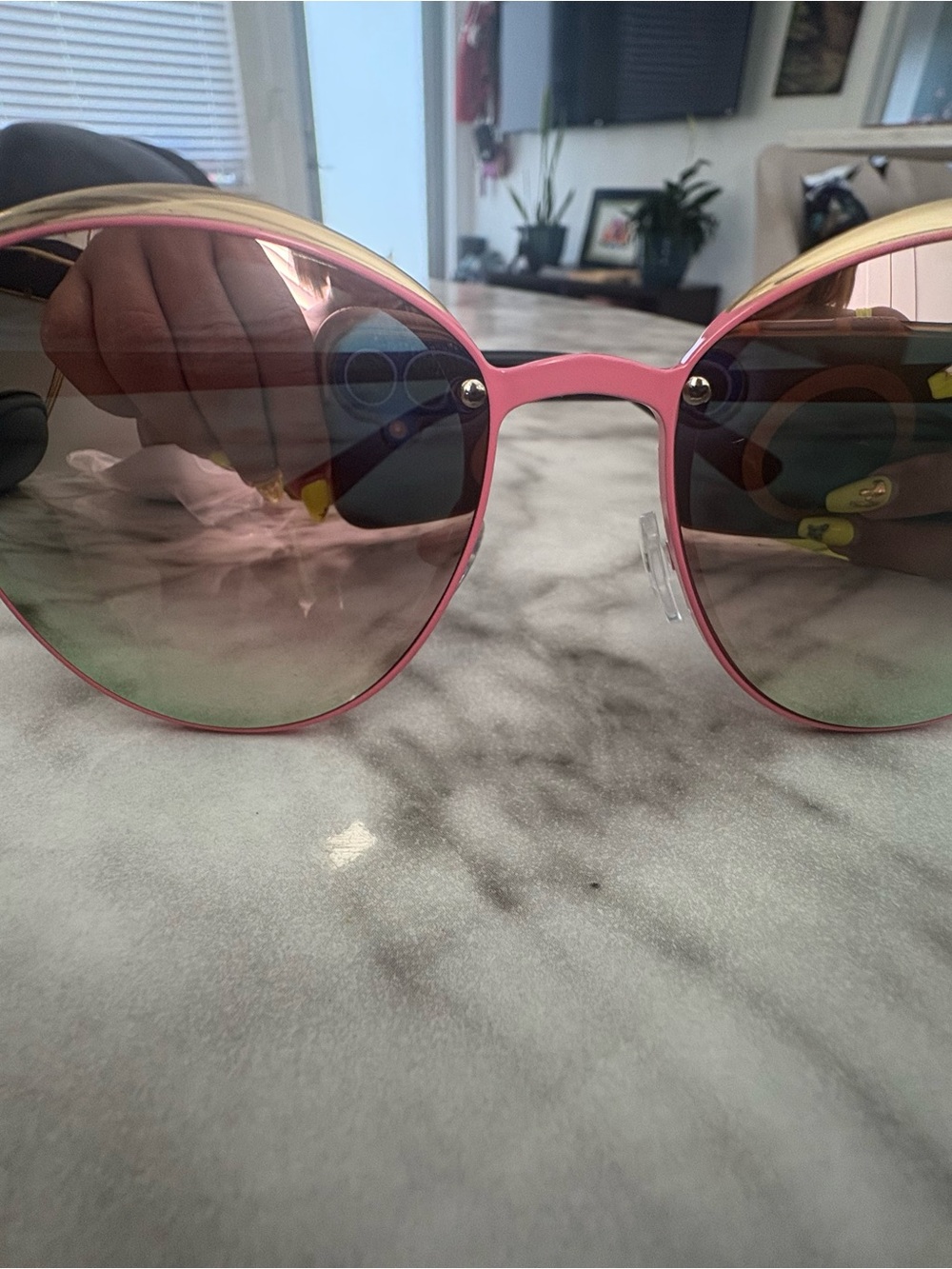 Chic Pink Round Women's Sunglasses with Gradient Lenses